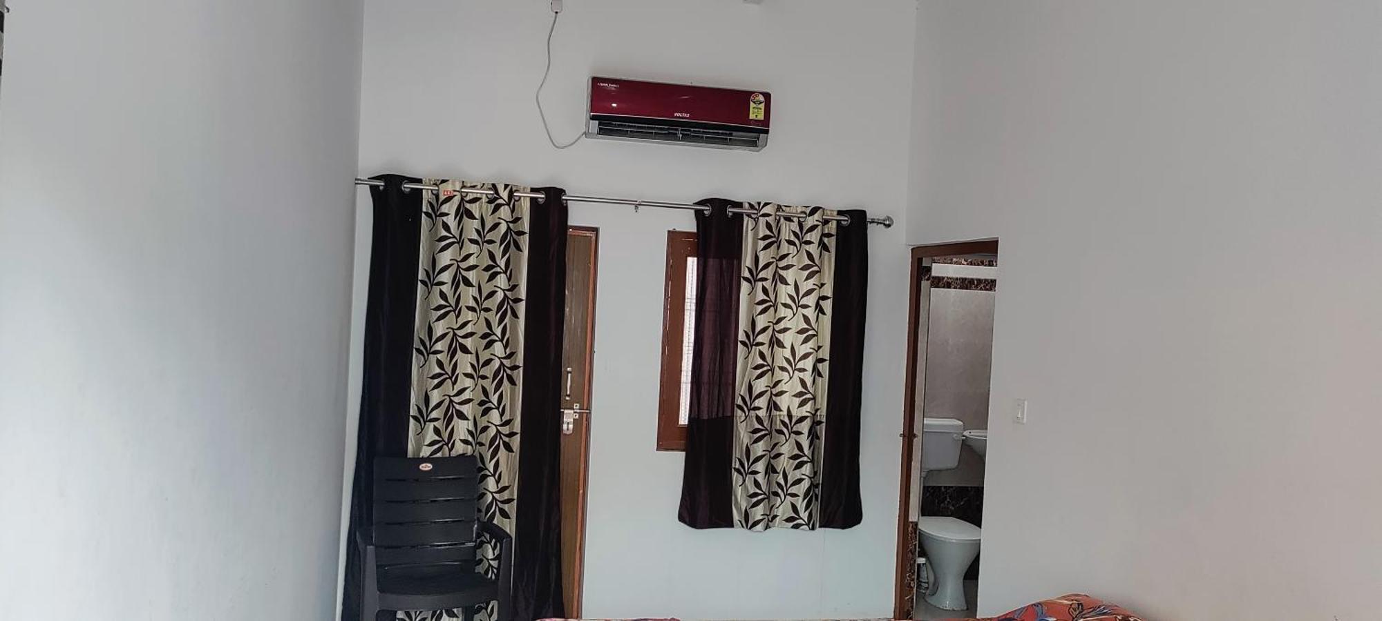 Nidhivan Homestay Вріндаван Номер фото